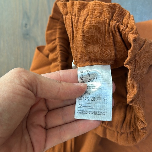 H&M High Waist Rust Shorts - Picture 6 of 6